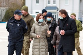 Maia Sandu a vizitat Punctul comun de trecere a frontierei de la Palanca: „Am demonstrat întregii lumi că suntem o țară mică cu o inimă mare”